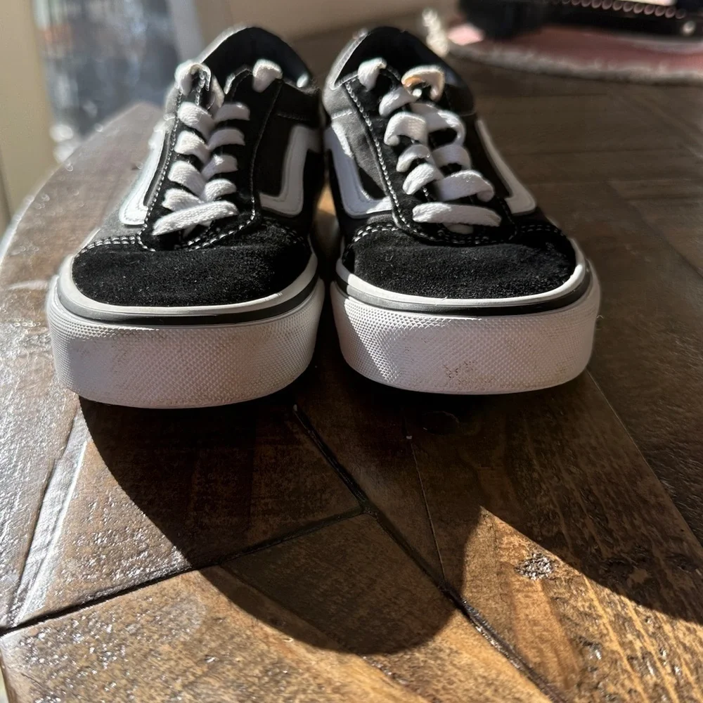 Vans Old Skool Black White Stripe Lace Up, youth sz. 3 - Picture 2 of 9